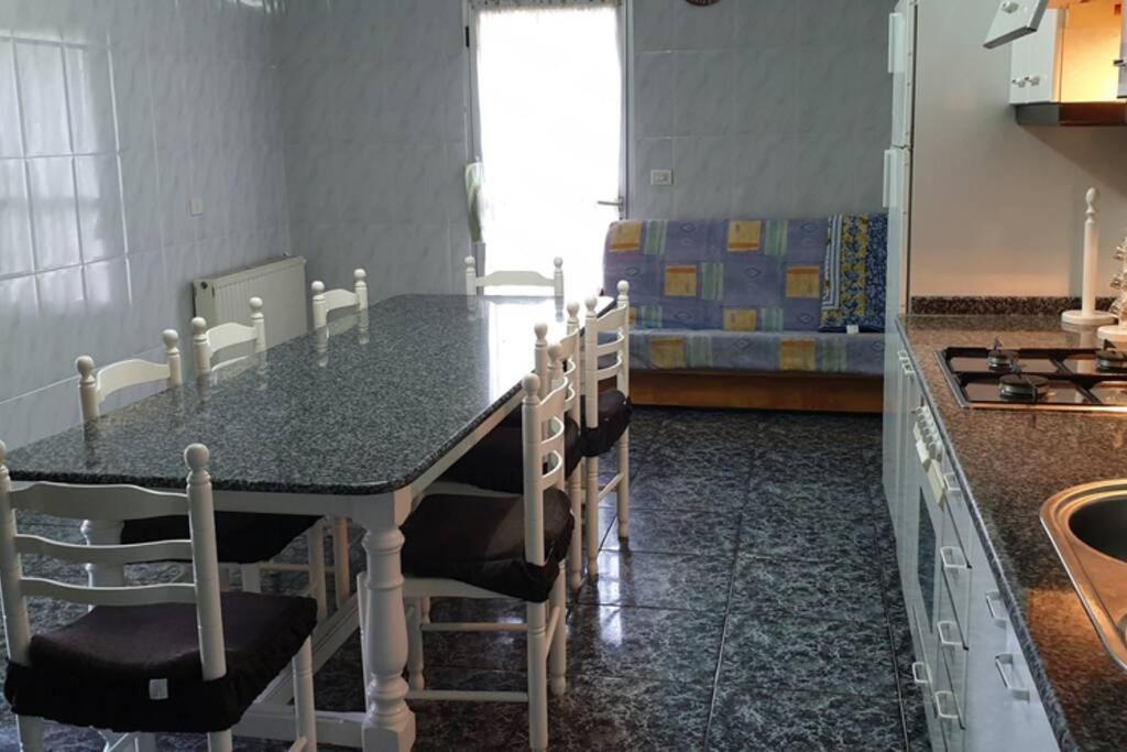 Casa Con Piscina Y Barbacoa Villa Freixido Eksteriør billede