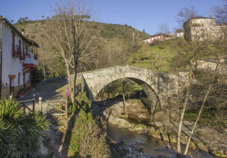 Casa Con Piscina Y Barbacoa Villa Freixido Eksteriør billede